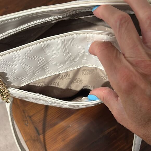 Michael Kors Jet Set Chain Tote - Picture 15 of 16